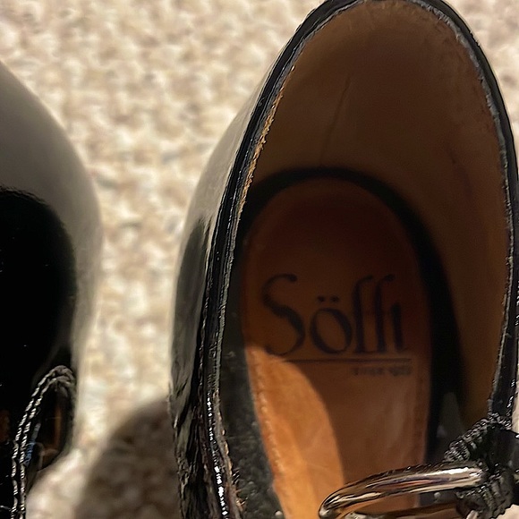 Make me an offer! US 8.5 Sofft black patent peep toe heels! - Picture 4 of 7